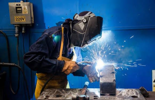 How Do Auto Darkening Welding Helmets Work? The Complete Guide