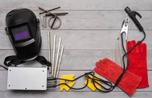 How to Choose a Welding Helmet: Your Complete Guide